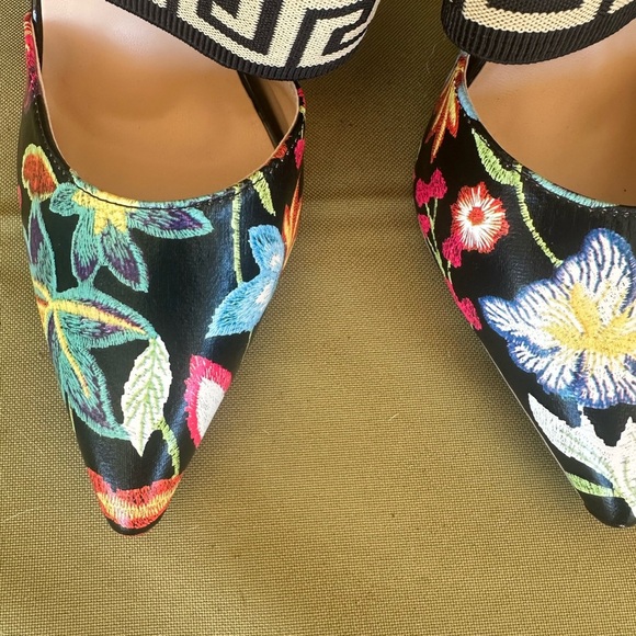 Black and Red High Heeled Sandals with Stiletto Design and Geometric Pat… - Picture 8 of 12